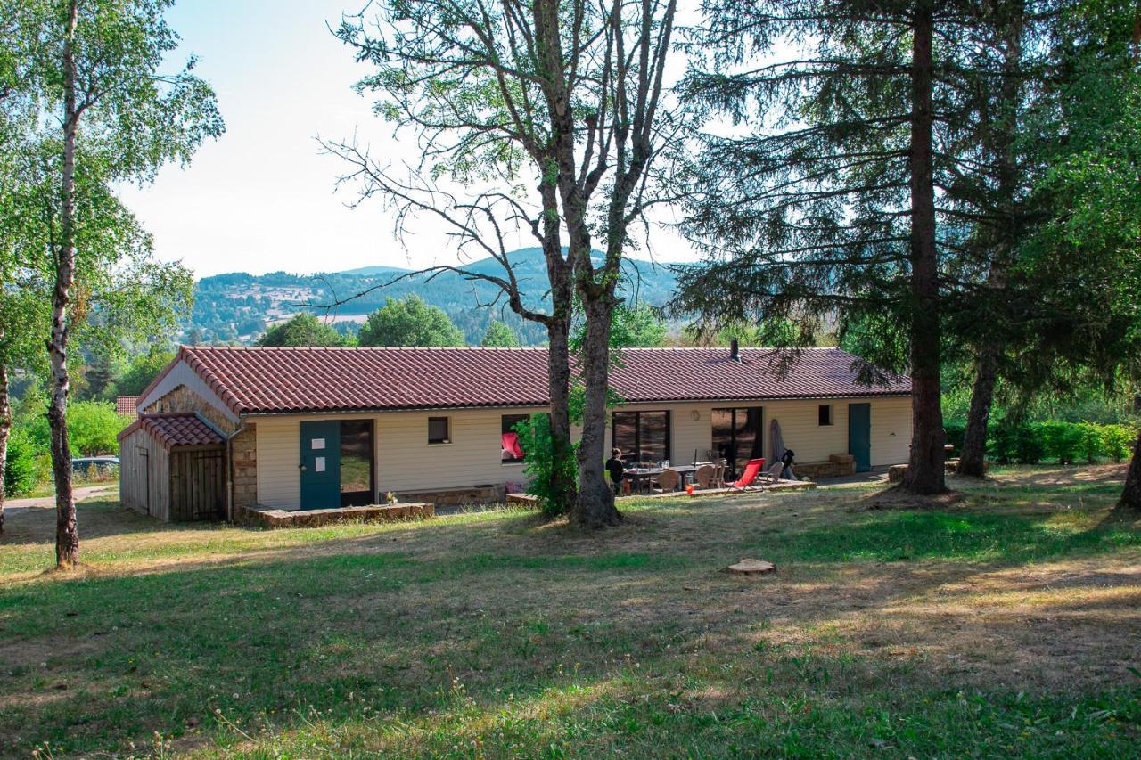 Village De Gites De La Foret De Ganigal Le Malzieu-Ville Exteriör bild